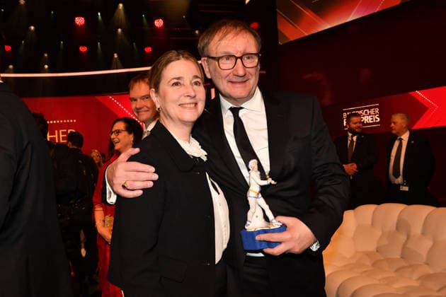 Rainer Bock mit Begleitung 47. Bayerischer Filmpreis Preis, Auszeichnung Party Prinzregententheater München 23. Januar 2026