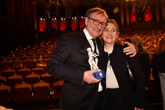 Rainer Bock mit Begleitung 47. Bayerischer Filmpreis Preis, Auszeichnung Party Prinzregententheater München 23. Januar 2026