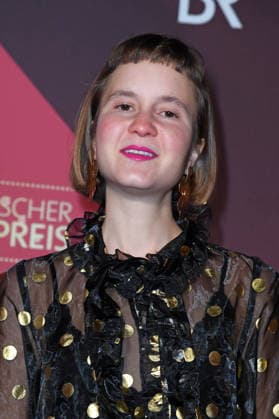 Caroline Wahl bei der Ankunft zur VERLEIHUNG DES BAYERISCHEN FILMPREISES 2025 im Prinzregententheater in München am 23.01.2026