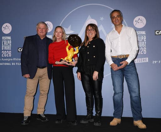 29eme Festival International du Film de Comedie de lAlpe dHuez 2026 International Alpe d Huez Comedy Film Festival The mayor of Alpe dHuez Jean Yves Noyrey, Audrey Lamy with the trophy of the department of Isere, the vice president of the department of Isere Sandrine Martin Grand and the director of the tourist office of Alpe dHuez Sebastien Merignargues 452458 2026 01 23 Alpe d Huez France  Copyright: xIsabellexVautierx xStarfacex STAR_452458_034