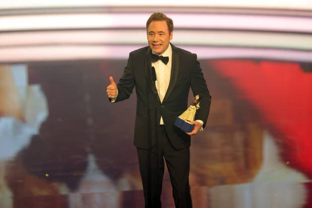 Bayerischer Filmpreis 2025 Michael Bully Herbig mit seinem Pierrot in der Hand während seiner Dankesrede für seinen Preis für den Erfolgreichsten Film Das Kanu des Manitu. Verleihung des 47. Bayerischen Filmpreises am 23.01.2026 im Prinzregententheater in München. Bayern, Deutschland. Der Bayerische Filmpreis wird seit 1979 von der Bayerischen Staatsregierung verliehen, um die Bedeutung des Kinofilms als Kulturgut herauszustellen.
