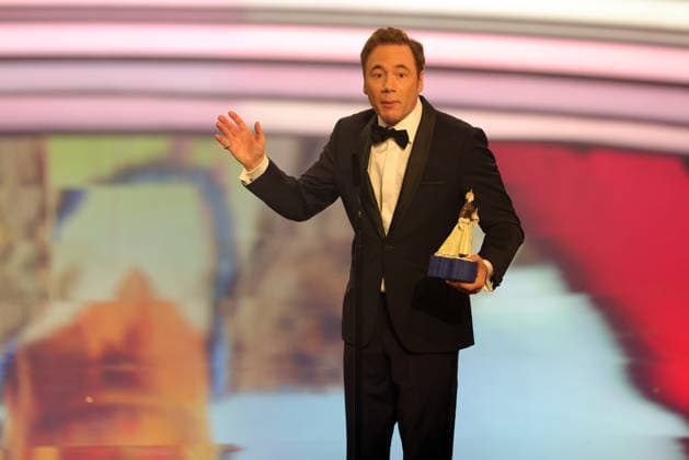 Bayerischer Filmpreis 2025 Michael Bully Herbig mit seinem Pierrot in der Hand während seiner Dankesrede für seinen Preis für den Erfolgreichsten Film Das Kanu des Manitu. Verleihung des 47. Bayerischen Filmpreises am 23.01.2026 im Prinzregententheater in München. Bayern, Deutschland. Der Bayerische Filmpreis wird seit 1979 von der Bayerischen Staatsregierung verliehen, um die Bedeutung des Kinofilms als Kulturgut herauszustellen.