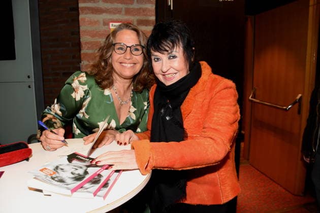 Marie Theres Relin Schauspielerin Autorin Saengerin Uschi Ackermann Kaefer Witwe Muenchen 23.01.2026 Lach- und Schiessgesellschaft, Fat Cat, ehemaliges Gasteig, Marie Theres Relin stellt ihr Buch Yes, We Schell ueber ihre Mutter Maria Schell vor, Anlass zum 100. Geburtstag von Maria Schell Schauspielerin Foto Muenchen
