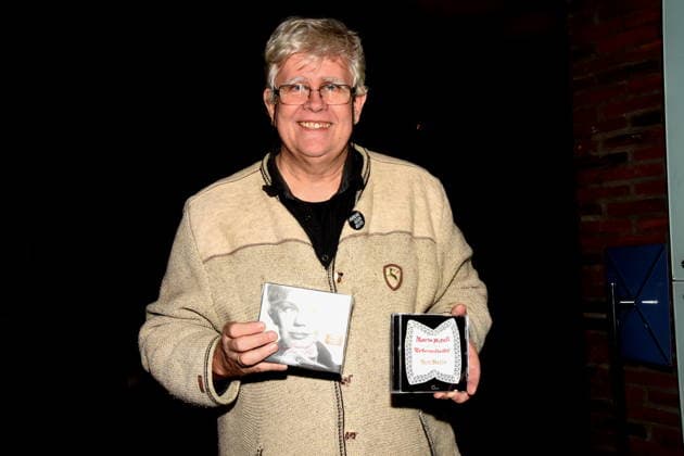 Claus Vester CC -live Hoerbuch Inhaber Muenchen 23.01.2026 Lach- und Schiessgesellschaft, Fat Cat, ehemaliges Gasteig, Marie Theres Relin stellt ihr Buch Yes, We Schell ueber ihre Mutter Maria Schell vor, Anlass zum 100. Geburtstag von Maria Schell Schauspielerin Foto Muenchen