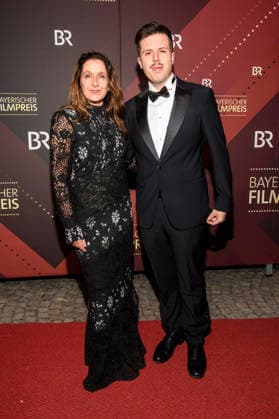 Barbara Philipp mit Begleitung bei der Verleihung des 47. Bayerischen Filmpreises 2025 im Prinzregententheater. München, 23.01.2026