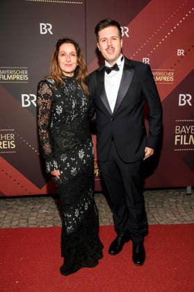 Barbara Philipp mit Begleitung bei der Verleihung des 47. Bayerischen Filmpreises 2025 im Prinzregententheater. München, 23.01.2026