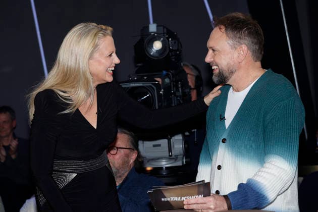 Hamburg, Deutschland 23. Jan 2026: NDR Talk Show - 23.01.2026 Im Bild: Barbara Schöneberger und Steven Gätjen Barbara Schoeneberger und Steven Gaetjen NDR Studio Hamburg Copyright: xFotostandx xMeyerx