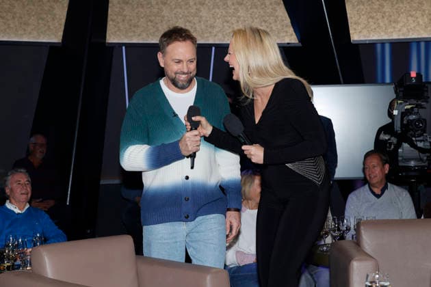 Hamburg, Deutschland 23. Jan 2026: NDR Talk Show - 23.01.2026 Im Bild: Barbara Schöneberger und Steven Gätjen Barbara Schoeneberger und Steven Gaetjen NDR Studio Hamburg Copyright: xFotostandx xMeyerx