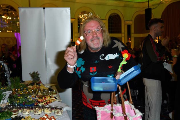 Hans-Werner Olm bei der TV-Starts der neuen Staffel von Ich bin ein Star Holt mich hier raus! lädt Entertainer und Moderator Julian F.M. Stoeckel am Freitag, dem 23. Januar 2026 zur legendären Dschungelparty in Berlin am 23.01.2026