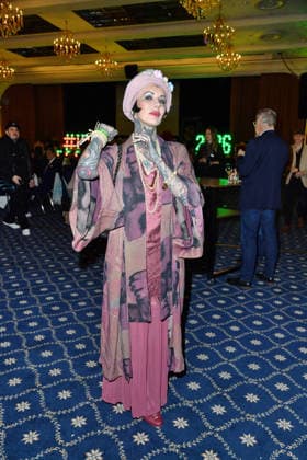 Sarah Settgast bei der TV-Starts der neuen Staffel von Ich bin ein Star Holt mich hier raus! lädt Entertainer und Moderator Julian F.M. Stoeckel am Freitag, dem 23. Januar 2026 zur legendären Dschungelparty in Berlin am 23.01.2026