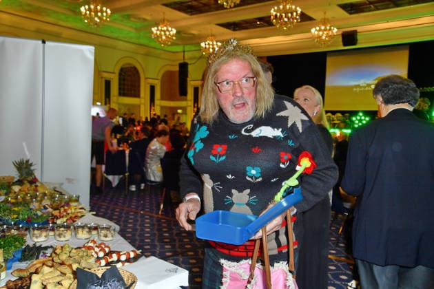 Hans-Werner Olm bei der TV-Starts der neuen Staffel von Ich bin ein Star Holt mich hier raus! lädt Entertainer und Moderator Julian F.M. Stoeckel am Freitag, dem 23. Januar 2026 zur legendären Dschungelparty in Berlin am 23.01.2026