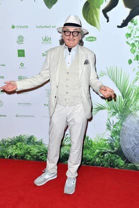 Lo Graf von Blickensdorf bei der TV-Starts der neuen Staffel von Ich bin ein Star Holt mich hier raus! lädt Entertainer und Moderator Julian F.M. Stoeckel am Freitag, dem 23. Januar 2026 zur legendären Dschungelparty in Berlin am 23.01.2026