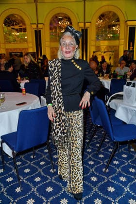 Karin Graefin Sassoli de Bianchi de Medici bei der TV-Starts der neuen Staffel von Ich bin ein Star Holt mich hier raus! lädt Entertainer und Moderator Julian F.M. Stoeckel am Freitag, dem 23. Januar 2026 zur legendären Dschungelparty in Berlin am 23.01.2026
