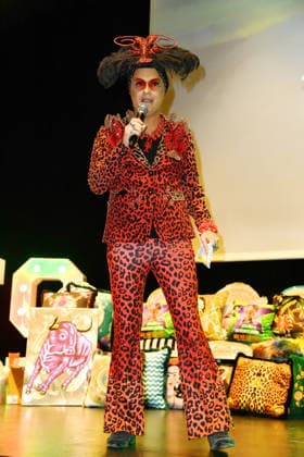 Julian Stoeckel bei der TV-Starts der neuen Staffel von Ich bin ein Star Holt mich hier raus! lädt Entertainer und Moderator Julian F.M. Stoeckel am Freitag, dem 23. Januar 2026 zur legendären Dschungelparty in Berlin am 23.01.2026