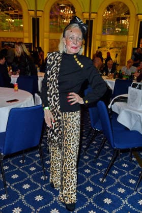 Karin Graefin Sassoli de Bianchi de Medici bei der TV-Starts der neuen Staffel von Ich bin ein Star Holt mich hier raus! lädt Entertainer und Moderator Julian F.M. Stoeckel am Freitag, dem 23. Januar 2026 zur legendären Dschungelparty in Berlin am 23.01.2026