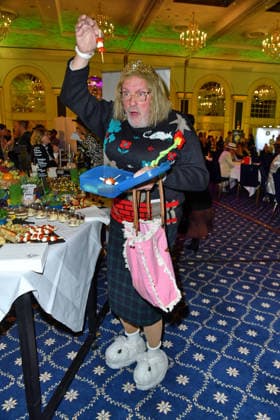 Hans-Werner Olm bei der TV-Starts der neuen Staffel von Ich bin ein Star Holt mich hier raus! lädt Entertainer und Moderator Julian F.M. Stoeckel am Freitag, dem 23. Januar 2026 zur legendären Dschungelparty in Berlin am 23.01.2026