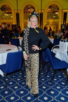 Karin Graefin Sassoli de Bianchi de Medici bei der TV-Starts der neuen Staffel von Ich bin ein Star Holt mich hier raus! lädt Entertainer und Moderator Julian F.M. Stoeckel am Freitag, dem 23. Januar 2026 zur legendären Dschungelparty in Berlin am 23.01.2026