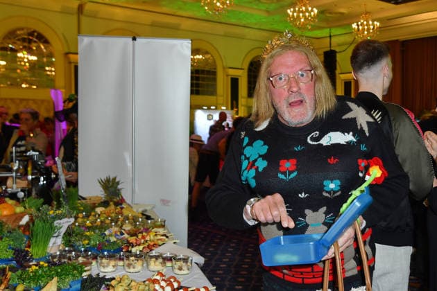 Hans-Werner Olm bei der TV-Starts der neuen Staffel von Ich bin ein Star Holt mich hier raus! lädt Entertainer und Moderator Julian F.M. Stoeckel am Freitag, dem 23. Januar 2026 zur legendären Dschungelparty in Berlin am 23.01.2026