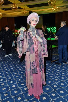 Sarah Settgast bei der TV-Starts der neuen Staffel von Ich bin ein Star Holt mich hier raus! lädt Entertainer und Moderator Julian F.M. Stoeckel am Freitag, dem 23. Januar 2026 zur legendären Dschungelparty in Berlin am 23.01.2026