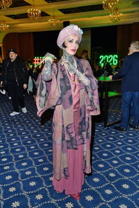 Sarah Settgast bei der TV-Starts der neuen Staffel von Ich bin ein Star Holt mich hier raus! lädt Entertainer und Moderator Julian F.M. Stoeckel am Freitag, dem 23. Januar 2026 zur legendären Dschungelparty in Berlin am 23.01.2026