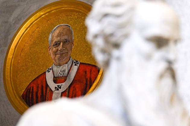 ITALY - THE MOSAIC PORTRAIT OF POPE LEO XIV HAS BEEN ADDED TO THOSE OF PAST POPES OF THE CATHOLIC CHURCH INSIDE THE BASILICA OF ST PAUL OUTSIDE THE WALLS IN ROME - 2026 1 24 Italy, Rome, Vatican, 2026 1 24. The mosaic portrait of Pope Leo XIV has been added to those of past popes of the Catholic Church inside the Basilica of St. Paul Outside the Walls in Rome EDITORIAL USE ONLY - NO BOOKS Copyright: xALESSIAxGIULIANIx
