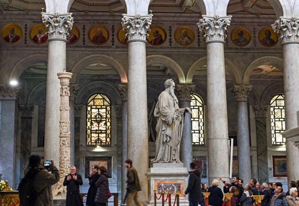 ITALY - THE MOSAIC PORTRAIT OF POPE LEO XIV HAS BEEN ADDED TO THOSE OF PAST POPES OF THE CATHOLIC CHURCH INSIDE THE BASILICA OF ST PAUL OUTSIDE THE WALLS IN ROME - 2026 1 24 Italy, Rome, Vatican, 2026 1 24. The mosaic portrait of Pope Leo XIV has been added to those of past popes of the Catholic Church inside the Basilica of St. Paul Outside the Walls in Rome EDITORIAL USE ONLY - NO BOOKS Copyright: xALESSIAxGIULIANIx