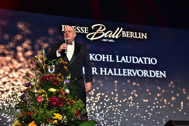 125 PresseBALLBerlin 2026 Walter Kohl zur Ansprache hat die Ehrenauszeichung zur MEIN UNGSFREIHEIT erhalten 125 PresseBALLBerlin im JW Marrott in Berlin am 24.01.2026