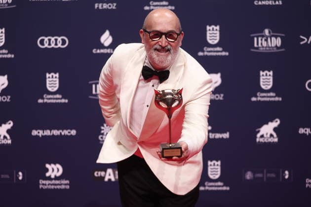 Photocall of award winners at the Feroz Awards 2026 Actor Javier Cámara poses with the Award for Best Actor in a Leading Role in a Series for Jakarta on the red carpet of the award winners at the Feroz Awards 2026, at the Pazo da Cultura, on January 24, 2026, in Pontevedra, Galicia Spain The Feroz Awards are presented annually by the Asociación de Informadores Cinematográficos de Espana since 2014, with the aim of highlighting the best of the years audiovisual production, both in film and television 24 JANUARY 2026 Pontevedra Galicia Pontevedra Galicia Galicia Espana  Copyright: xEduardoxParrax 7242408
