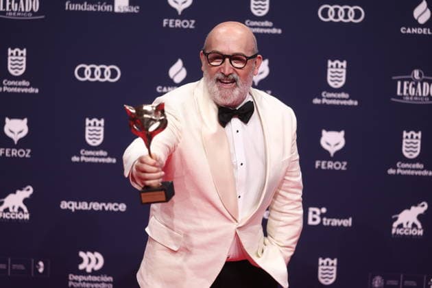 Photocall of award winners at the Feroz Awards 2026 Actor Javier Cámara poses with the Award for Best Actor in a Leading Role in a Series for Jakarta on the red carpet of the award winners at the Feroz Awards 2026, at the Pazo da Cultura, on January 24, 2026, in Pontevedra, Galicia Spain The Feroz Awards are presented annually by the Asociación de Informadores Cinematográficos de Espana since 2014, with the aim of highlighting the best of the years audiovisual production, both in film and television 24 JANUARY 2026 Pontevedra Galicia Pontevedra Galicia Galicia Espana  Copyright: xEduardoxParrax 7242410