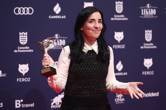 Photocall of award winners at the Feroz Awards 2026 Director and screenwriter Alauda Ruiz de Azúa poses with the Feroz DAMA Award for best screenplay of a film for Los domingos on the red carpet of the award winners at the Feroz Awards 2026, at the Pazo da Cultura, on January 24, 2026, in Pontevedra, Galicia Spain The Feroz Awards are presented annually by the Asociación de Informadores Cinematográficos de Espana since 2014, with the aim of highlighting the best of the years audiovisual production, both in film and television 24 JANUARY 2026 Pontevedra Galicia Pontevedra Galicia Galicia Spain.  Copyright: xEduardoxParrax 7242497