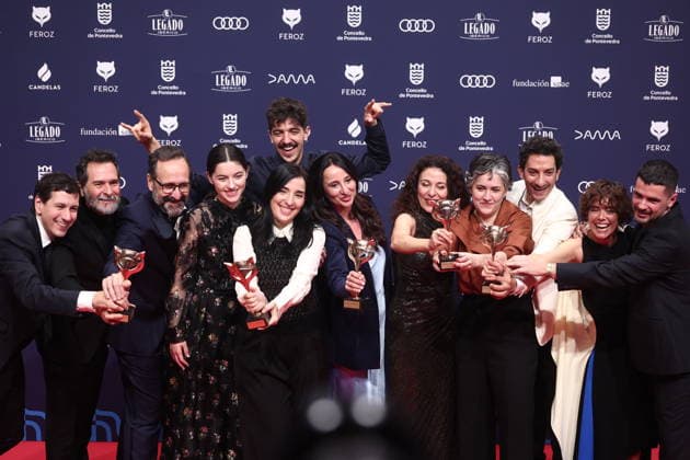 Photocall of award winners at the Feroz Awards 2026 The team of Los domingos poses with the awards they have won on the red carpet of the award winners at the Feroz Awards 2026, at the Pazo da Cultura, on January 24, 2026, in Pontevedra, Galicia Spain The Feroz Awards are presented annually by the Asociación de Informadores Cinematográficos de Espana since 2014, with the aim of highlighting the best audiovisual production of the year, both in film and television 24 JANUARY 2026 Pontevedra Galicia Pontevedra Galicia Galicia Spain  Copyright: xEduardoxParrax 7242562