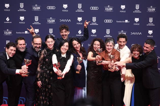 Photocall of award winners at the Feroz Awards 2026 The team of Los domingos poses with the awards they have won on the red carpet of the award winners at the Feroz Awards 2026, at the Pazo da Cultura, on January 24, 2026, in Pontevedra, Galicia Spain The Feroz Awards are presented annually by the Asociación de Informadores Cinematográficos de Espana since 2014, with the aim of highlighting the best audiovisual production of the year, both in film and television 24 JANUARY 2026 Pontevedra Galicia Pontevedra Galicia Galicia Spain  Copyright: xEduardoxParrax 7242561