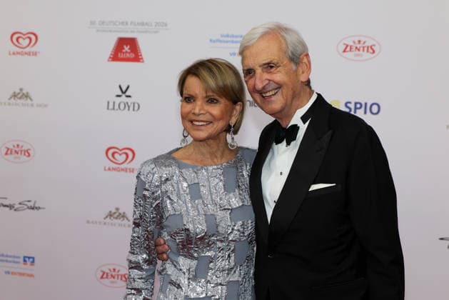 Deutscher Filmball 2026 Uschi Glas und Ehemann Dieter Hermann auf dem roten Teppich. 50. Deutscher Filmball 2026 am 24.01.2026 im Hotel Bayerischer Hof in München. Bayern, Deutschland.