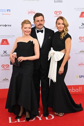 v.li:Johanna Christine Gehlen (Schauspielerin), Sebastian Bezzel (Schauspieler), Lisa Maria POTTHOFF (Schauspielerin). 50.Deutscher Filmball, Roter Teppich,Red Carpet, am 24.01.2026 im H o t e l B a y e r i s c h e r H o f, M u e n c h e n.