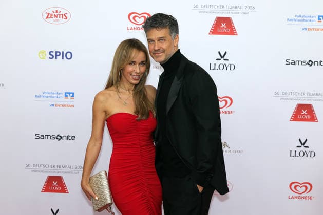 Deutscher Filmball 2026 Wayne Carpendale und Annemarie Carpendale auf dem roten Teppich. 50. Deutscher Filmball 2026 am 24.01.2026 im Hotel Bayerischer Hof in München. Bayern, Deutschland.