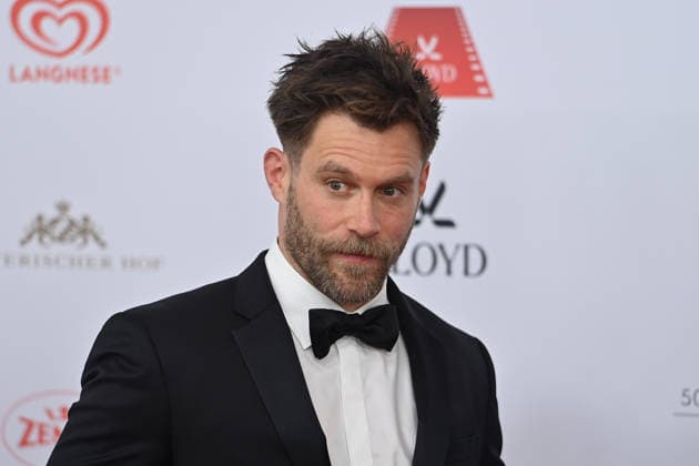 Ken DUKEN (Schauspieler) Einzelbild,angeschnittenes Einzelmotiv, Portrait,Portraet. 50.Deutscher Filmball, Roter Teppich,Red Carpet, am 24.01.2026 im H o t e l B a y e r i s c h e r H o f, M u e n c h e n.