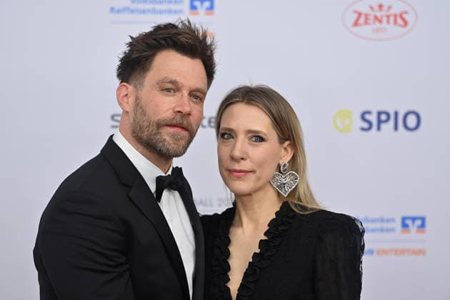 Ken DUKEN (Schauspieler) mit Ehefrau Marisa Leonie Bach (Schauspielerin). 50.Deutscher Filmball, Roter Teppich,Red Carpet, am 24.01.2026 im H o t e l B a y e r i s c h e r H o f, M u e n c h e n.