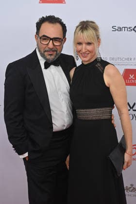 Adnan MARAL (Schauspieler) mit Ehefrau Franziska. 50.Deutscher Filmball, Roter Teppich,Red Carpet, am 24.01.2026 im H o t e l B a y e r i s c h e r H o f, M u e n c h e n.
