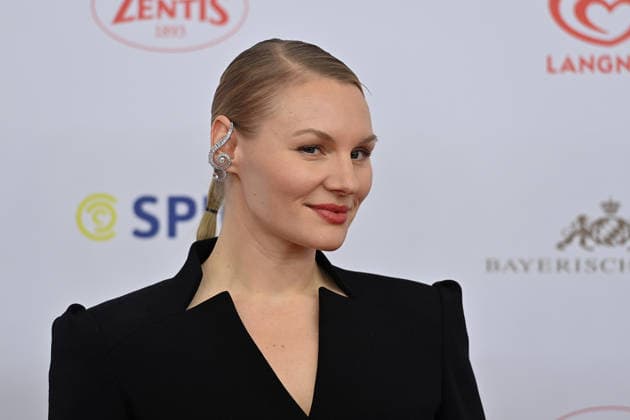 Rosalie Thomass (Schauspielerin), Einzelbild,angeschnittenes Einzelmotiv,Portraet,Portrait,Porträt. 50.Deutscher Filmball, Roter Teppich,Red Carpet, am 24.01.2026 im H o t e l B a y e r i s c h e r H o f, M u e n c h e n.
