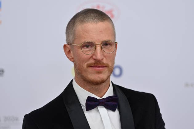 Golo EULER (Schauspieler), Einzelbild,angeschnittenes Einzelmotiv,Portraet,Portrait,Porträt. 50.Deutscher Filmball, Roter Teppich,Red Carpet, am 24.01.2026 im H o t e l B a y e r i s c h e r H o f, M u e n c h e n.