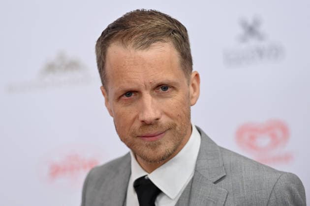 Oliver POCHER (Moderator,Coemdian), Einzelbild,angeschnittenes Einzelmotiv,Portraet,Portrait,Porträt. 50.Deutscher Filmball, Roter Teppich,Red Carpet, am 24.01.2026 im H o t e l B a y e r i s c h e r H o f, M u e n c h e n.