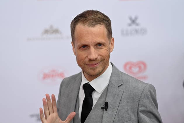 Oliver POCHER (Moderator,Coemdian), Einzelbild,angeschnittenes Einzelmotiv,Portraet,Portrait,Porträt. 50.Deutscher Filmball, Roter Teppich,Red Carpet, am 24.01.2026 im H o t e l B a y e r i s c h e r H o f, M u e n c h e n.