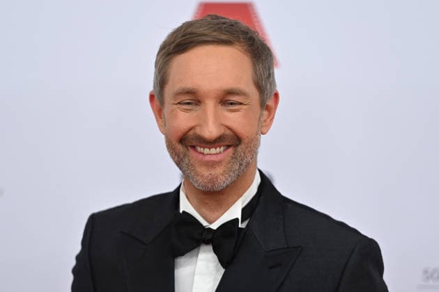 Daniel Boschmann (Moderator), Einzelbild,angeschnittenes Einzelmotiv,Portrait,Portraet. 50.Deutscher Filmball, Roter Teppich,Red Carpet, am 24.01.2026 im H o t e l B a y e r i s c h e r H o f, M u e n c h e n.