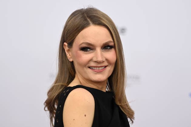 Martina HILL (Komikerin), Einzelbild,angeschnittenes Einzelmotiv,Portraet,Portrait,Porträt. 50.Deutscher Filmball, Roter Teppich,Red Carpet, am 24.01.2026 im H o t e l B a y e r i s c h e r H o f, M u e n c h e n.