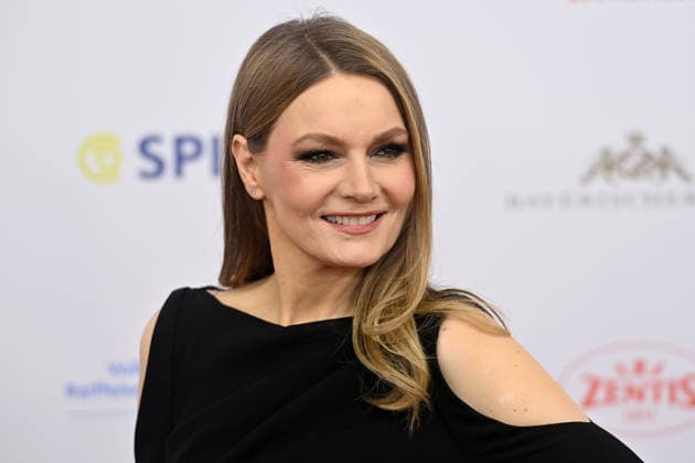 Martina HILL (Komikerin), Einzelbild,angeschnittenes Einzelmotiv,Portraet,Portrait,Porträt. 50.Deutscher Filmball, Roter Teppich,Red Carpet, am 24.01.2026 im H o t e l B a y e r i s c h e r H o f, M u e n c h e n.