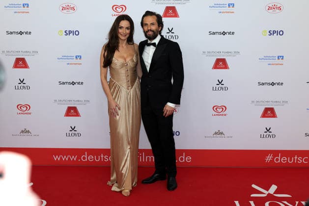 Deutscher Filmball 2026 Kara Hecker und Quirin Berg auf dem roten Teppich. 50. Deutscher Filmball 2026 am 24.01.2026 im Hotel Bayerischer Hof in München. Bayern, Deutschland.
