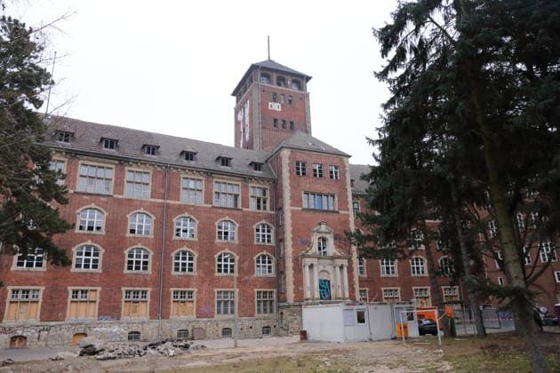 Gebäudeansicht während einer öffentlichen Besichtigung der sonst nicht zugänglichen Außenflächen am alten Landtagsgebäude auf dem Brauhausberg in Potsdam, 24. Januar 2026. Auf dem Gelände soll ein Campus der Universität Potsdam entstehen. Campus Brauhausberg Potsdam