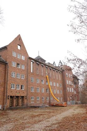 Gebäudeansicht während einer öffentlichen Besichtigung der sonst nicht zugänglichen Außenflächen am alten Landtagsgebäude auf dem Brauhausberg in Potsdam, 24. Januar 2026. Auf dem Gelände soll ein Campus der Universität Potsdam entstehen. Campus Brauhausberg Potsdam