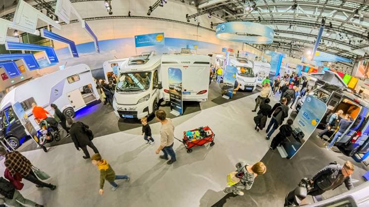 Das Wochenende auf der CMT Stuttgart: Ein Rundgang aus der Vogelperspektive Auf dem Bild: Der Messestand von Knaus. 25.01.2026: Von oben entfaltet sich das bunte Treiben der Messe – klare Linien, volle Hallen und die ganze Vielfalt von Reisen, Caravaning und Freizeit in einem Blick. Foto: KS-Images.de Karsten Schmalz Landesmesse,Stuttgart, 0.00000° N , 0.00000° E Baden-Württemberg Germany