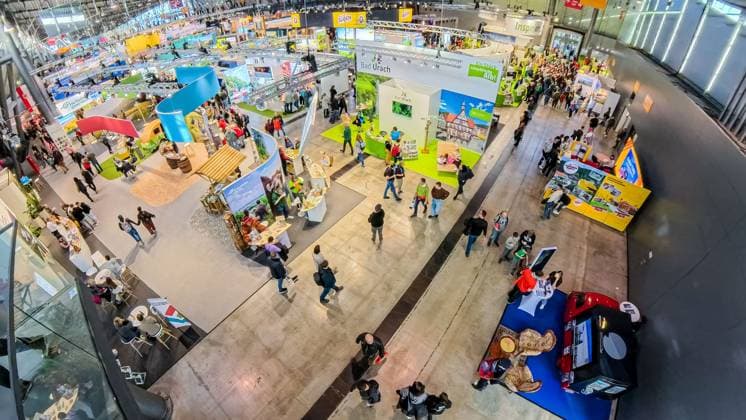 Das Wochenende auf der CMT Stuttgart: Ein Rundgang aus der Vogelperspektive Auf dem Bild: Messestände Tourismus 25.01.2026: Von oben entfaltet sich das bunte Treiben der Messe – klare Linien, volle Hallen und die ganze Vielfalt von Reisen, Caravaning und Freizeit in einem Blick. Foto: KS-Images.de Karsten Schmalz Landesmesse,Stuttgart, 0.00000° N , 0.00000° E Baden-Württemberg Germany